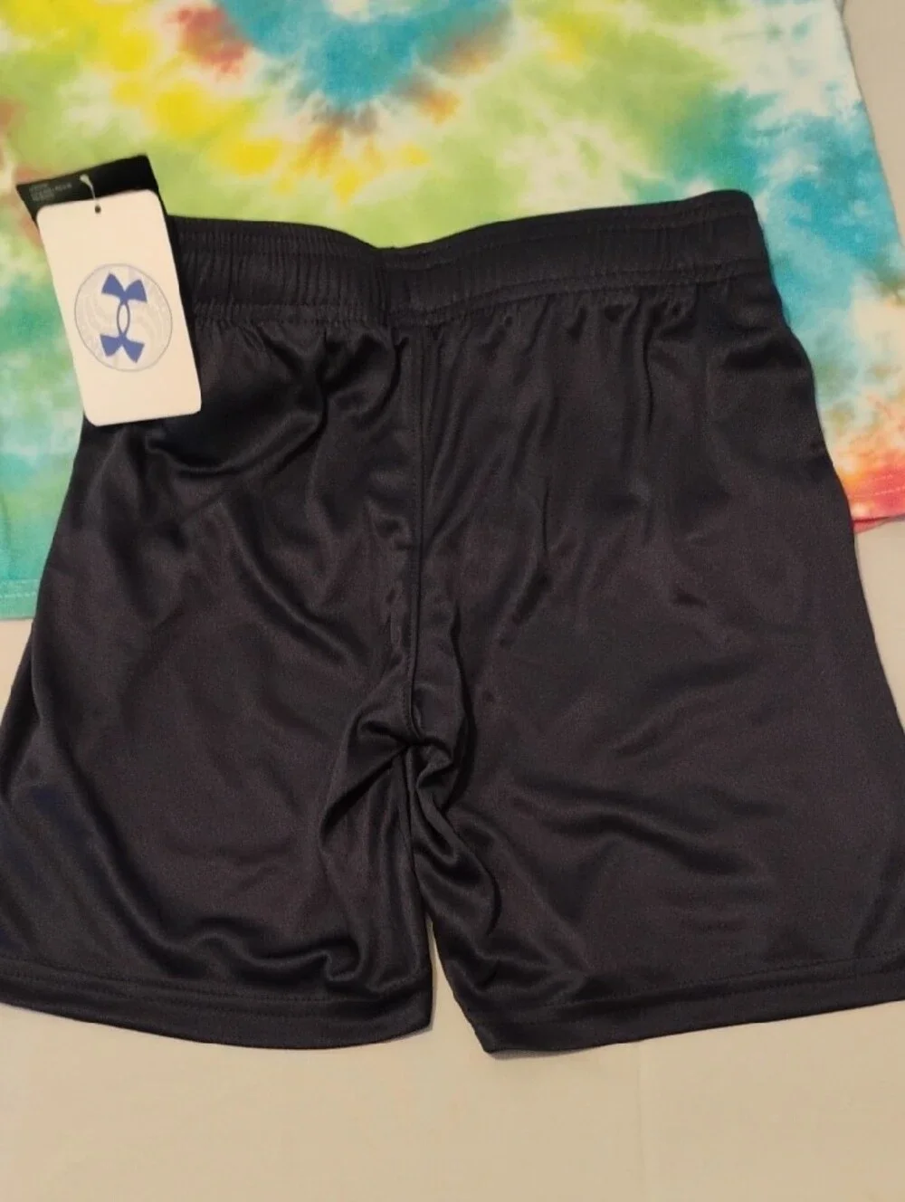 Boys Under Armour Active Shorts  Gildan Tie-Dye Shirt Bundle - Youth Small (7/8